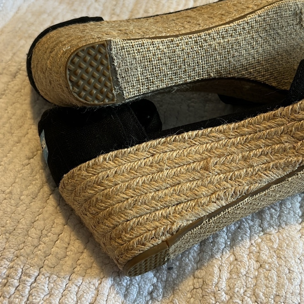 Toms blank sandal heels. With strap. Size 71/2. - Picture 5 of 6